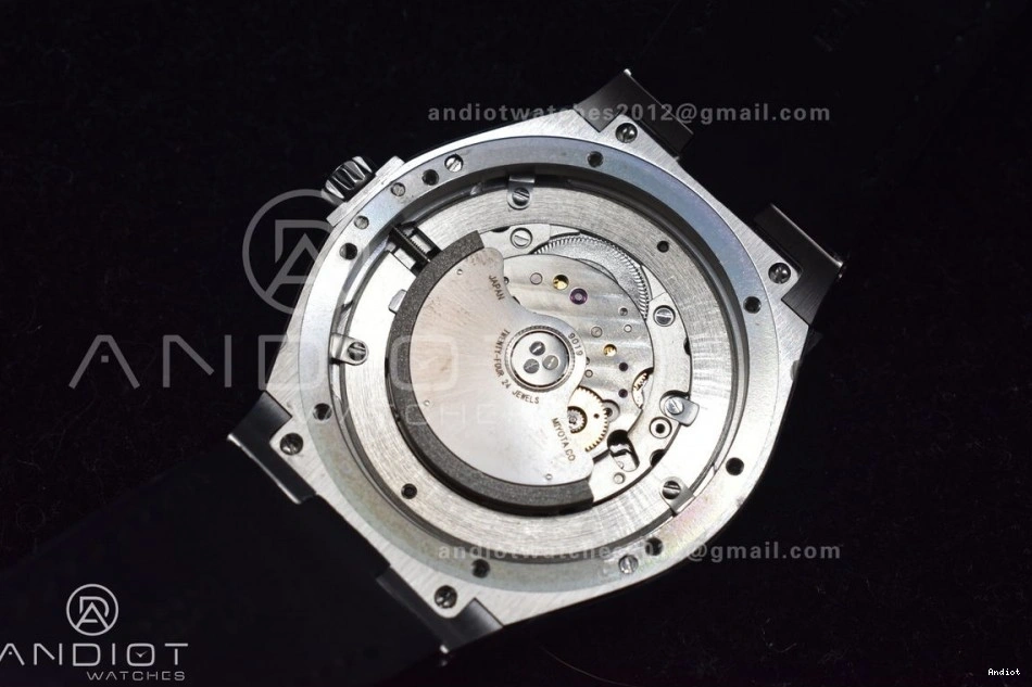 Rubber Overseas Strap Black on SS Black Dial 8F Maker 0317